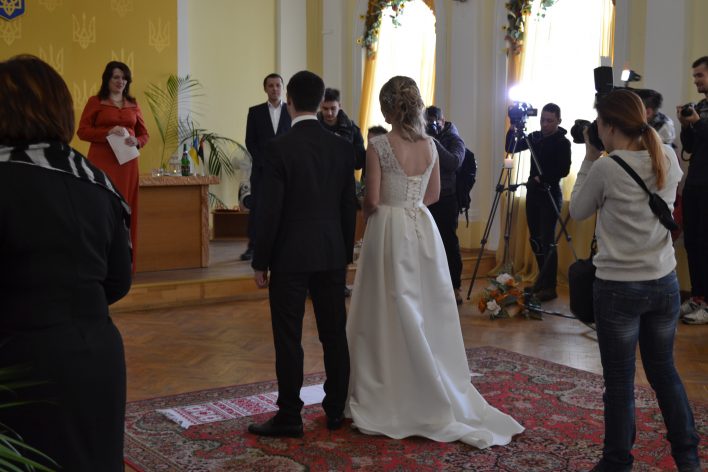 Парад одружень: у День святого Валентина у Львові одружилися 40 пар фото