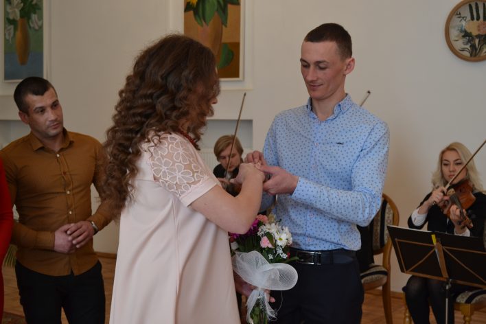 Парад одружень: у День святого Валентина у Львові одружилися 40 пар фото 1