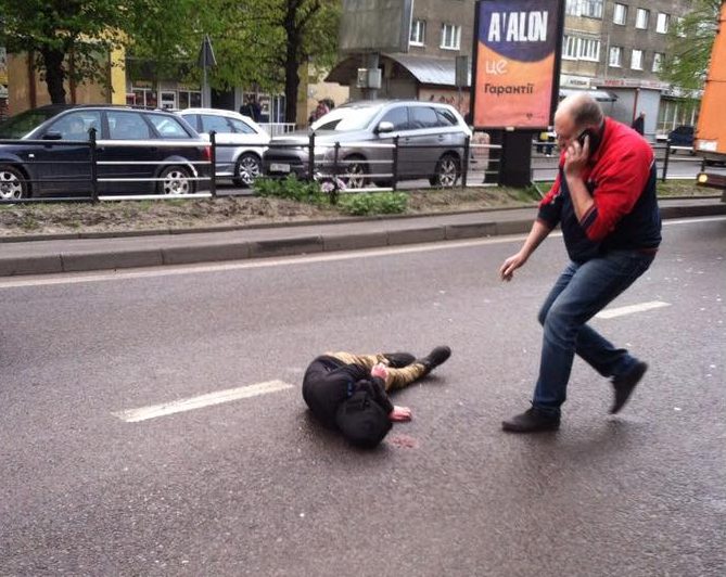 Нещасний випадок: у Львові автомобіль збив школяра, а потім його переїхала "швидка" фото