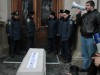 Під двері Костюкові принесли труну для Януковича