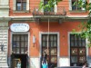 У центрі Львова балкон кам’яниці невідомі товчуть палицями