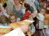 Маленькі українці в Римі отримали в подарунок книжки