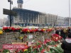 Місця загибелі людей у столиці усіяні квітами (фото)