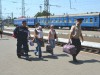Львівські надзвичайники зустріли на вокзалі жінку та п’ятьох дітей із Горлівки (відео)