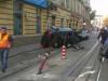 У центрі Львова автівка на швидкості знесла світлофор, який контролює боллард, та перевернулась