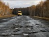 Сонечко вивело на розбиті львівські дороги ремонтників
