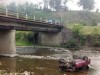 На Закарпатті автомобіль впав у річку: водій загинув