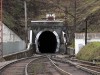 Невідомі в балаклавах обстріляли залізничний тунель в Карпатах