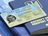 Наступного року українцям почнуть видавати нові пластикові паспорти