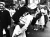 У США померла героїня легендарного фото «Поцілунок на Таймс-сквер»