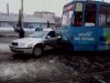ДТП у Львові: трамвай сильно потрощив автомобіль