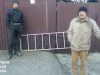У Львові двоє чоловіків хотіли здати дорожній парапет на металобрухт
