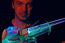 Маестро Кондратів у Львові презентує «магію скрипки зі скла»
