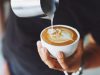 У людей, які п'ють понад 6 чашок кави на день, зростає ризик захворювань серця