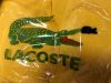 У посилці з Туреччини знайшли підробки бренду «Lacoste»: митники хочуть знищити одяг