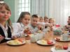 У Міносвіти пояснили, що гаряче харчування у школах відновлять, коли скасують карантин