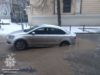У центрі Львова авто провалилось у яму на дорозі