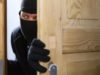 У Львові грабіжники в медичних масках увірвалися у квартиру та побили мешканців