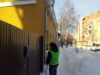 У Львові чистять дахи від снігу і бурульок: мешканців просять бути обережними