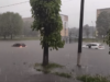 У Червонограді потужна злива затопила автомобілі посеред дороги