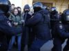 На антивоєнних мітингах у Росії поліція била людей: затримали понад чотири тисячі