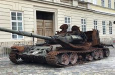 У центрі Львова виставили знищені танки рф