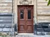 У Львові на вулиці Рутковича відновили історичну браму, оздоблену мушлями