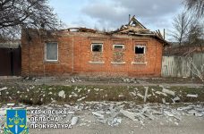 На Харківщині російський снаряд влучив у житловий будинок: є жертви