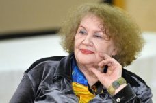 Відомі українці вітають Ліну Костенко із 93-річчям