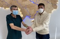 У Львові зустрілись двоє чоловіків, яким першими в Україні пересадили легені