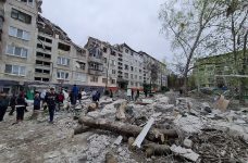 Рашисти обстріляли житлові квартали Слов’янська: є жертви. Оновлено
