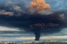 Севастополь прокинувся від палаючої нафтобази