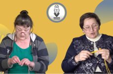 У Львові запустили YouTube-канал, де бабусі навчають в’язанню