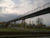 У Львові чоловік стрибнув з моста під потяг
