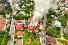 Рятувальники показали, як гасили пожежу в готелі у Трускавці