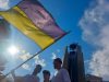 Бігуни доставлять прапор з Бахмута на саміт НАТО у Вільнюсі