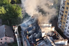 Ракетна атака: пожежу у львівській багатоповерхівці гасили 45 рятувальників