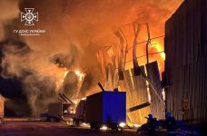 Атака «Шахедів» по Львову: пожежу гасять 125 рятувальників