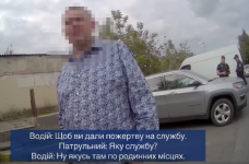 Хабар патрульним п’яний священник-водій у Львові назвав «пожертвою на службу»