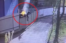 У Львові камера відеонагляду зафіксувала, як іноземець підпалив Range Rover