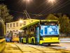У Львові поліція звинуватила в порушенні ПДР пенсіонерку, яка впала у тролейбусі і зламала щелепу