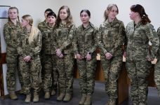 У ЗСУ почали видавати жіночу військову форму