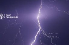 Блискавка уразила декілька об’єктів у Львові