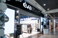 Зачіска на Dyson та макіяж з преміум-косметики: як працює та що пропонує магазин EVA BEAUTY у Львові