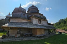 На Самбірщині відновлюють розписи в одній з найстаріших дерев’яних храмів Карпат