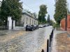 На вулиці Драгоманова відремонтували дорогу та облаштовують громадський простір