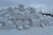 У Карпатах з’явився сніговий гуцул